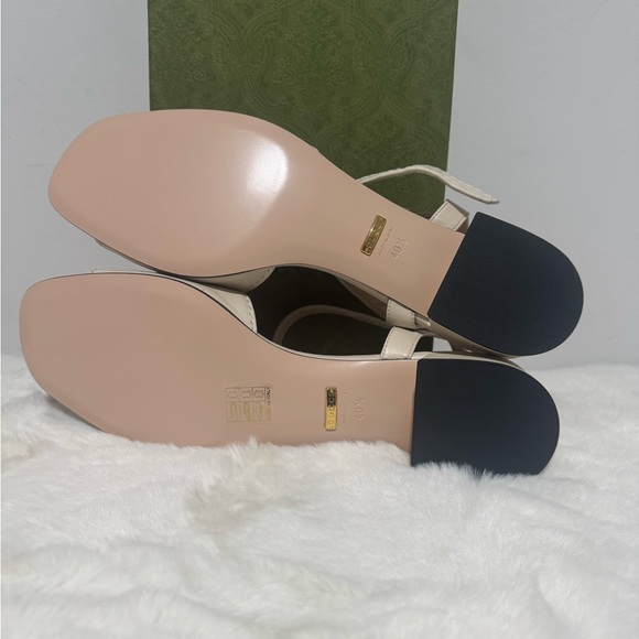 Gucci Women's Sandals with Gold Details - Picture 4 of 6